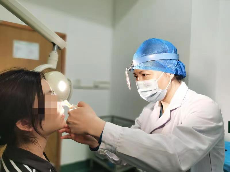 前两天,她和闺蜜相约一