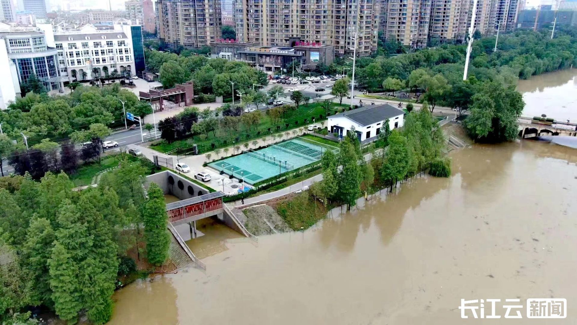 易涝路段小区不再看海孝感城区经受住雷暴大风强降雨考验