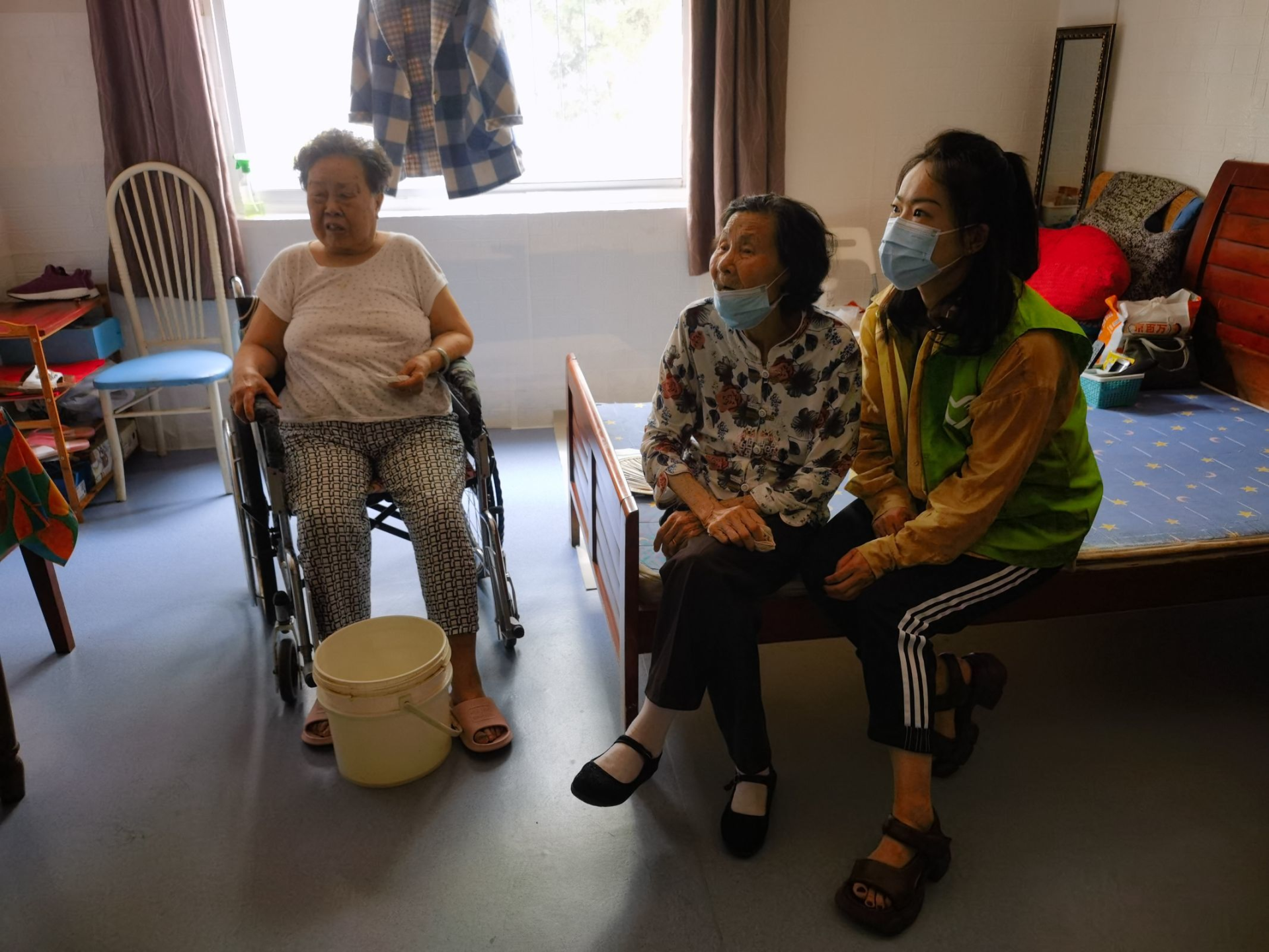 关爱老人社区青年义工走进福利院