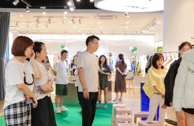 秋冬风尚提前看汉口北市场品牌服饰订货大秀接连上演