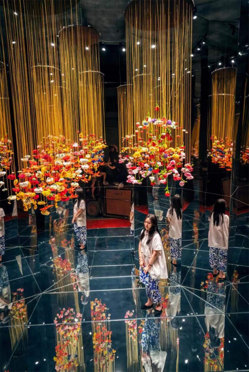 打造全新的艺术场景,有美有乐有舞的"朱乐耕艺术展"开幕 _长江云