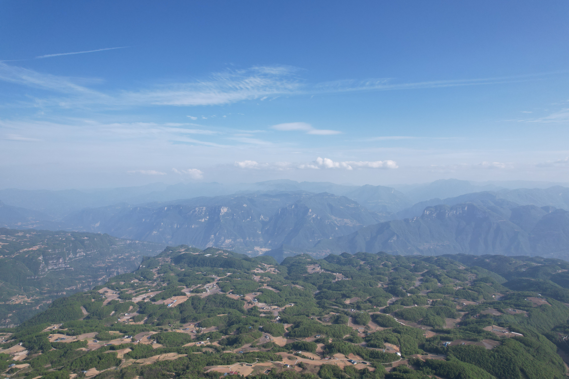 宜昌长阳有限耕地无限珍惜让荒山坡流金淌银