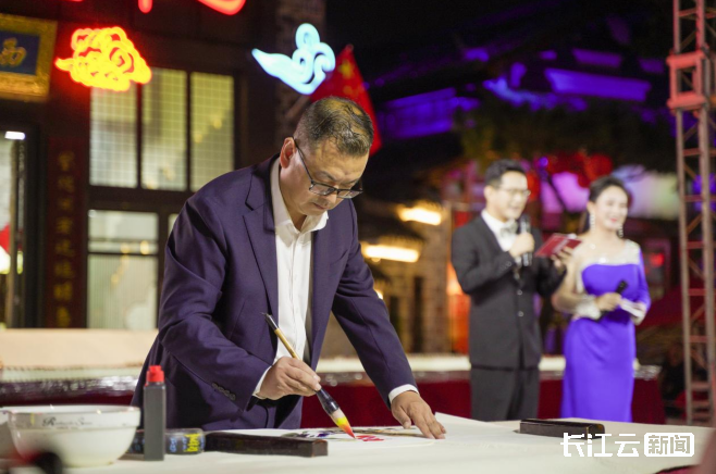 活动现场,房县西关老街文旅有限公司董事长,罗国士关门弟子,罗氏月季