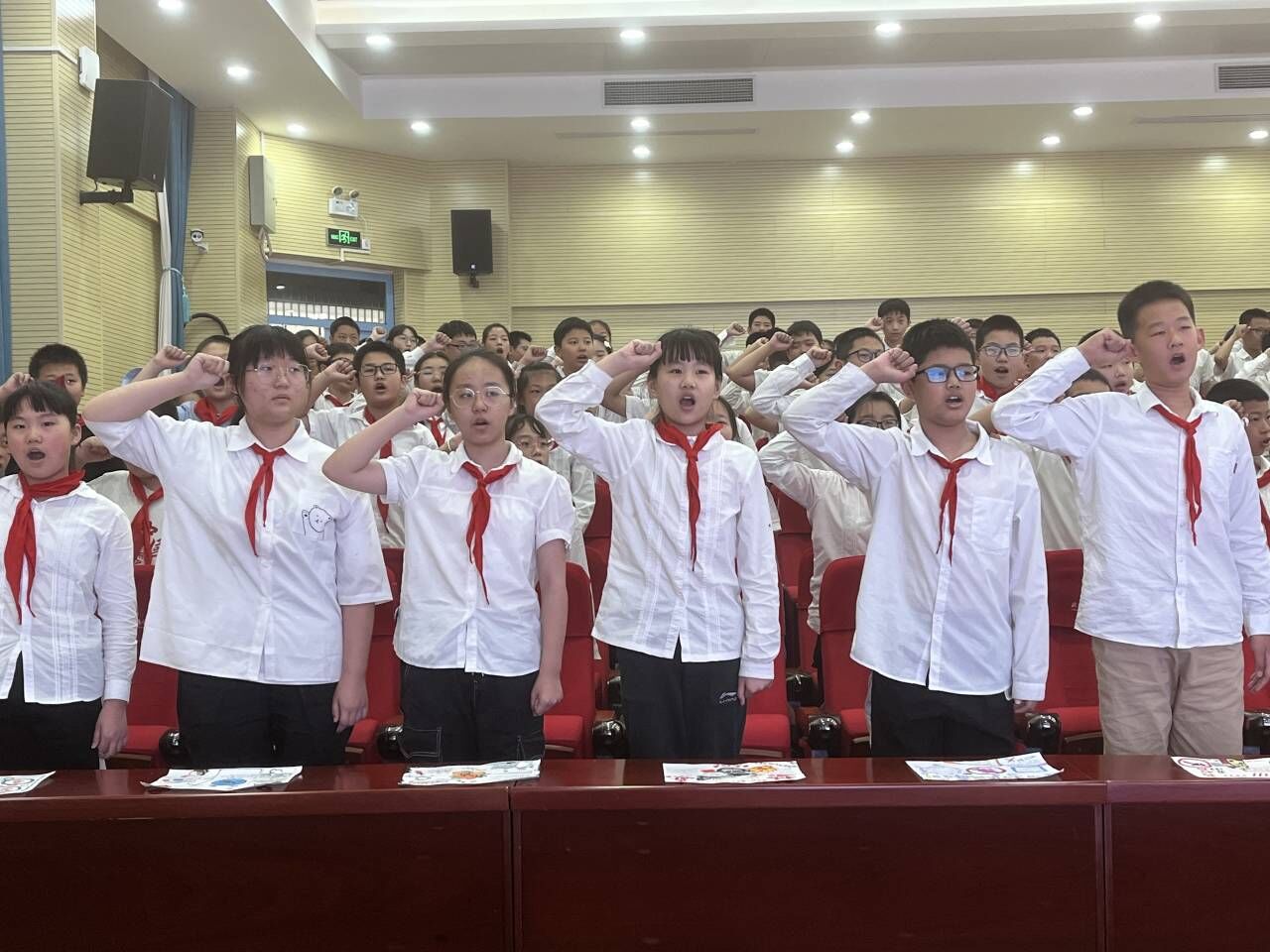 未来有约定青春不毒行薛峰小学开展禁毒宣讲活动