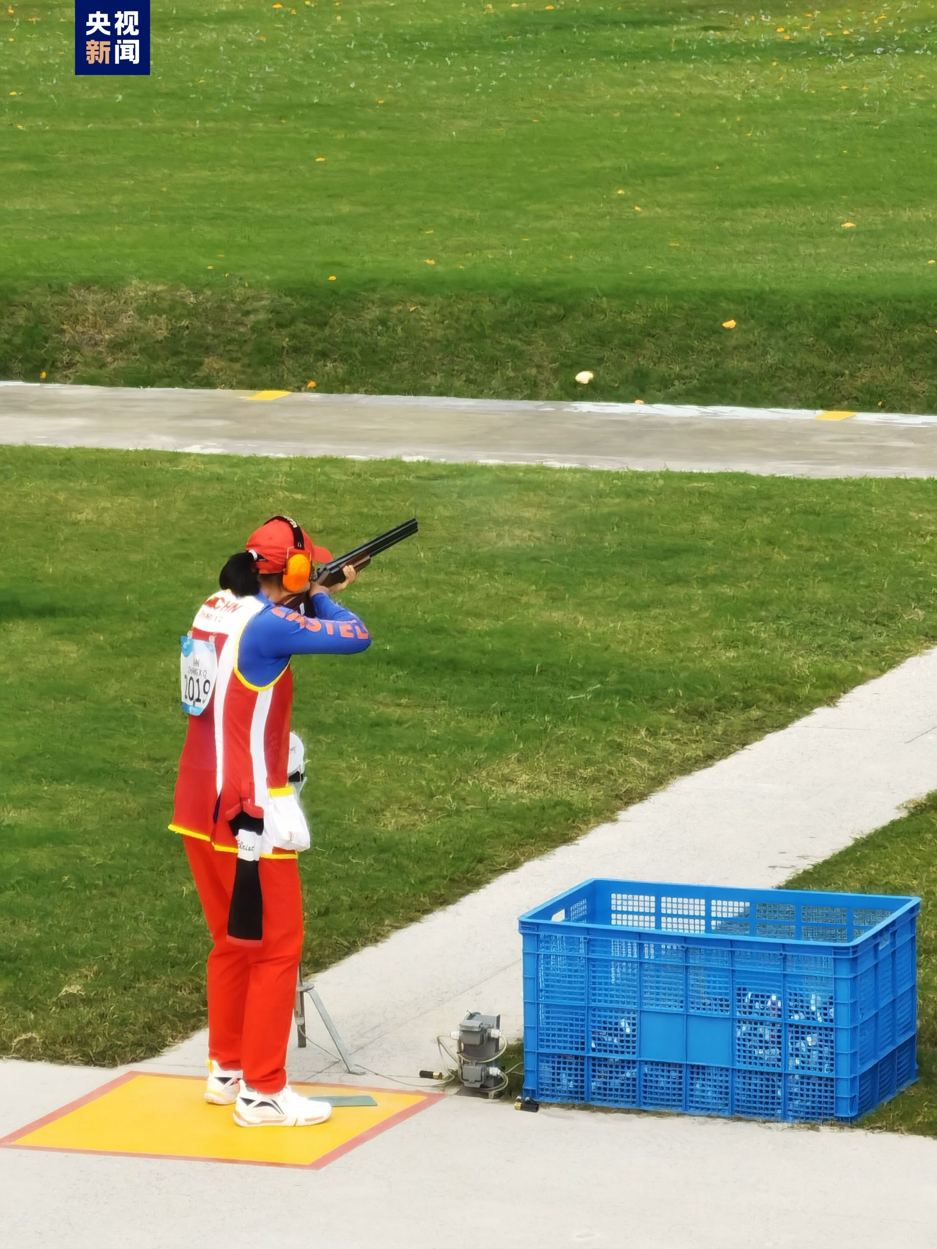 破世界纪录中国队夺得射击女子多向飞碟团体金牌