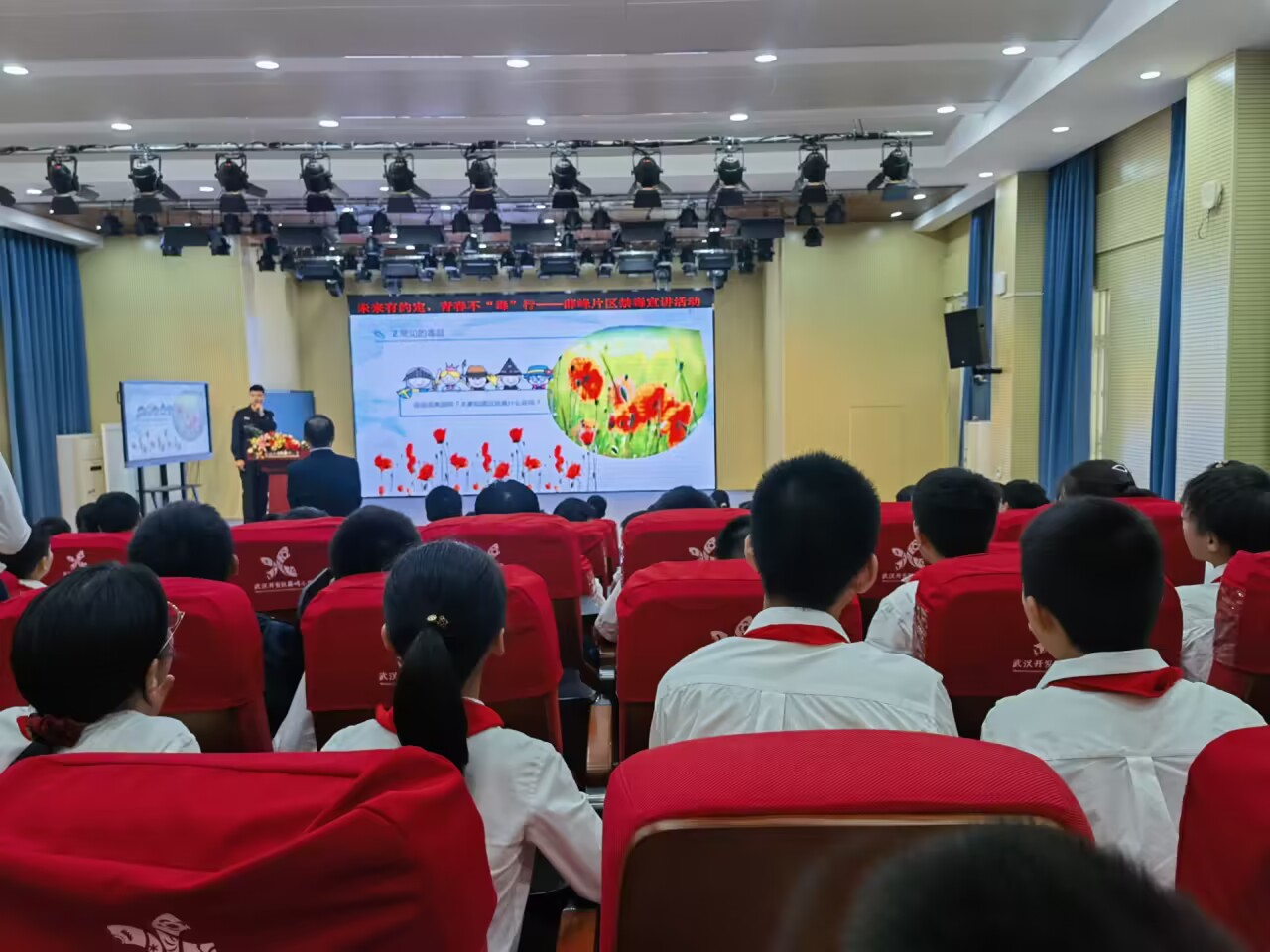 未来有约定,青春不"毒"行——薛峰小学开展禁毒宣讲活动