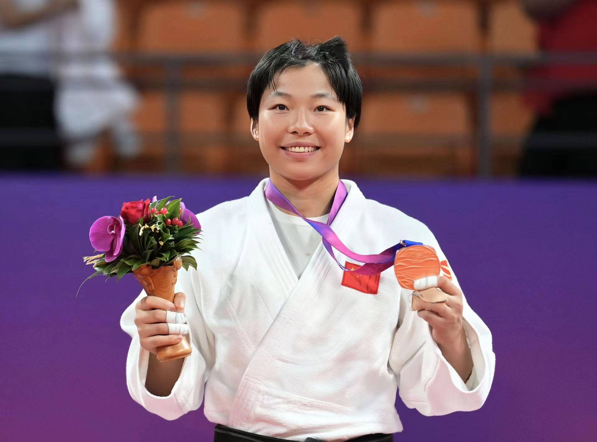 杭州亚运会铜牌获得者冯莹莹载誉返回阳新