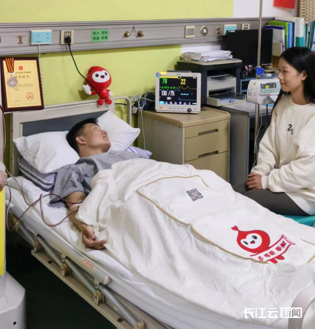 华中科技大学附属武汉中心医院血液科主任王红祥介绍:"捐献造血干细胞