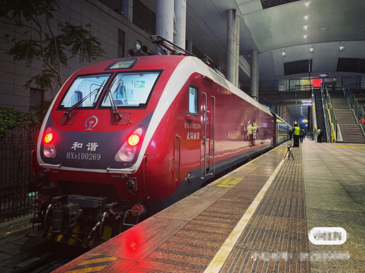 比地铁还快的绿皮火车来了!乘客:怀旧氛围感拉满_云上通山