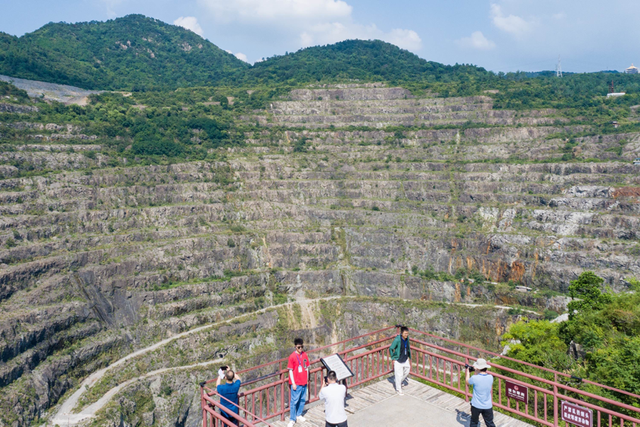 黄石铁山区昔日工业伤疤变身绿洲宝地