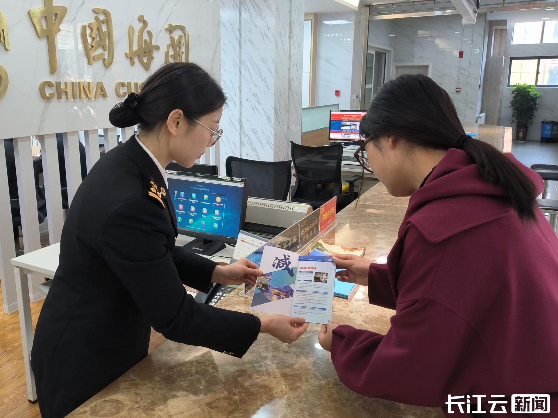 信息,你们通过海运进口的货物在上海卸货后换船经内河运输抵达阳逻港