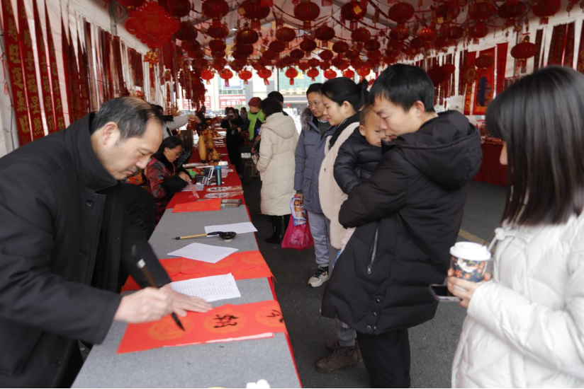 省级工艺美术大师亮绝活汉口北为市民送文化年货