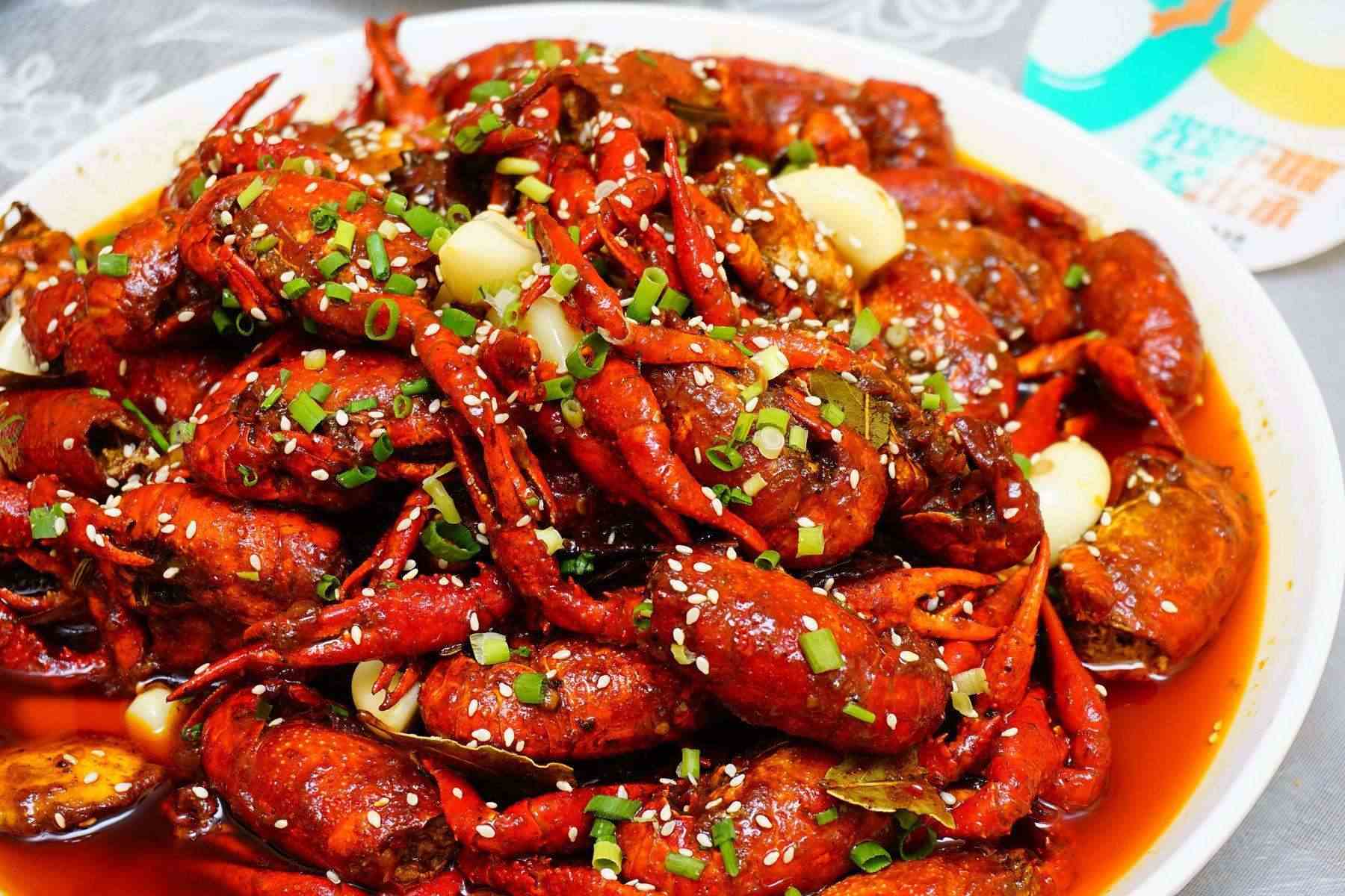 一定不能错过白嫩紧实,口感甘甜,虾黄饱满的潜江小龙虾