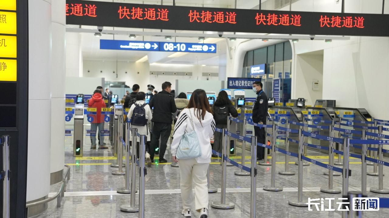 武汉天河机场口岸出入境流量不断攀升自春运以来近45万人次