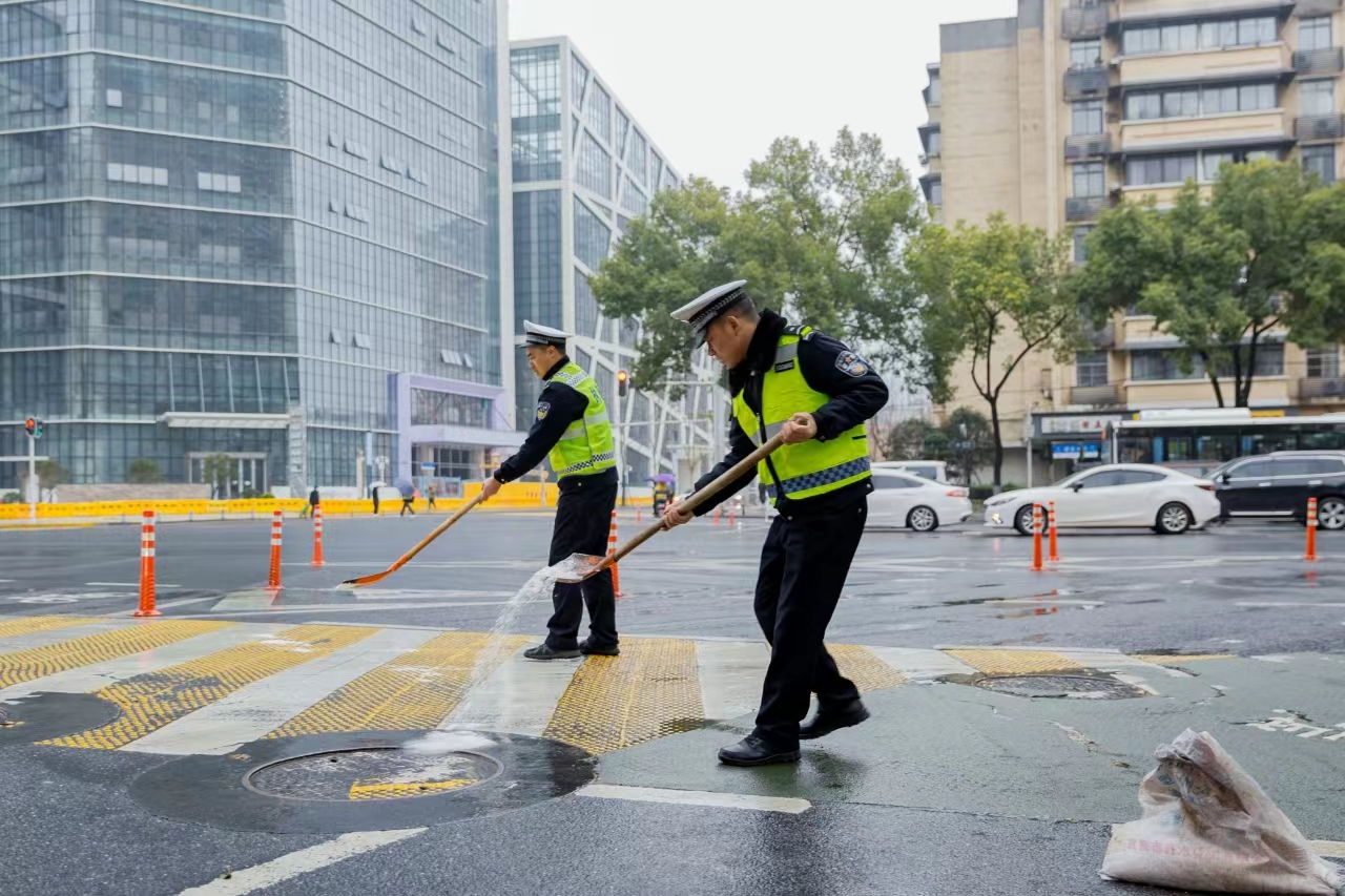 武漢交警將開啟全天候道路巡控模式,針對快速路,高架橋,道路轉彎處等