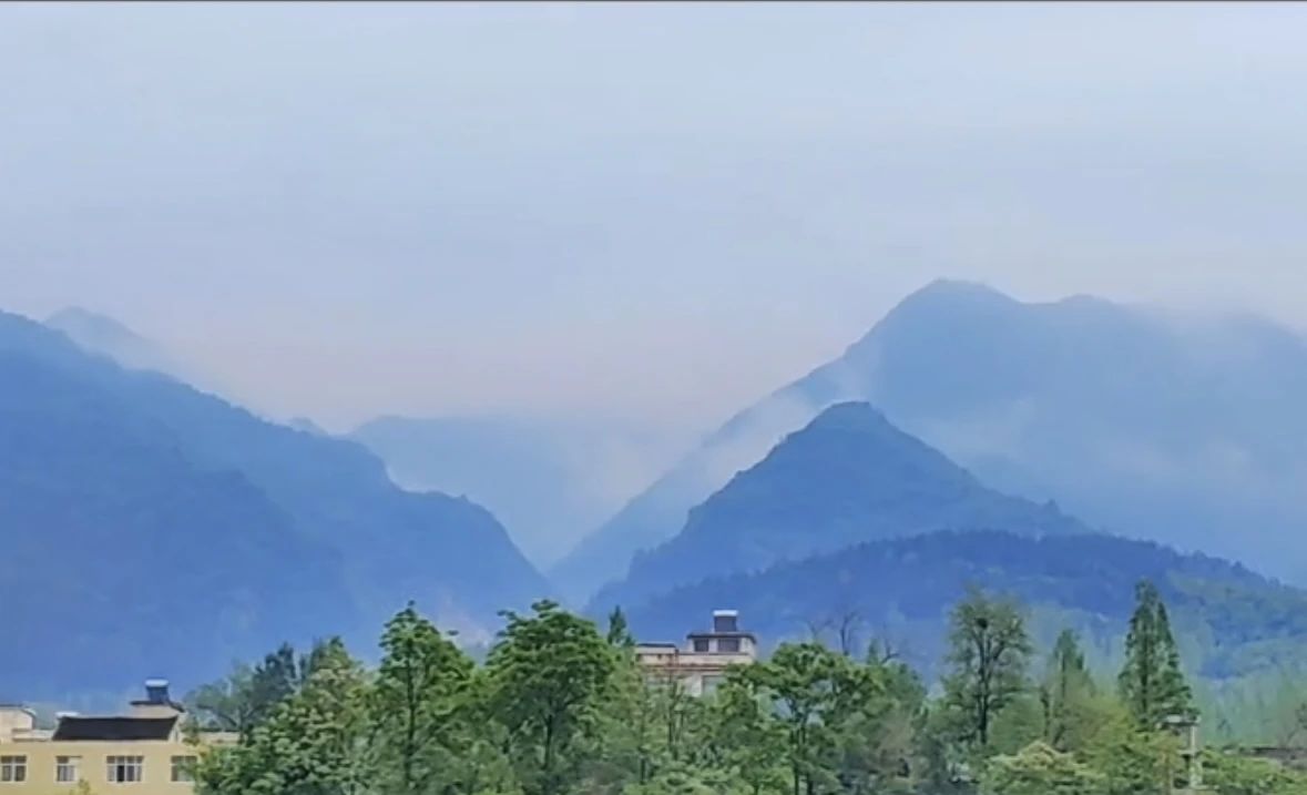 半城烟雨始入画来房县邂逅一场春雨