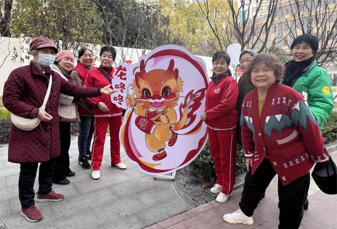 东龙社区举办迎三八巾帼志愿活动