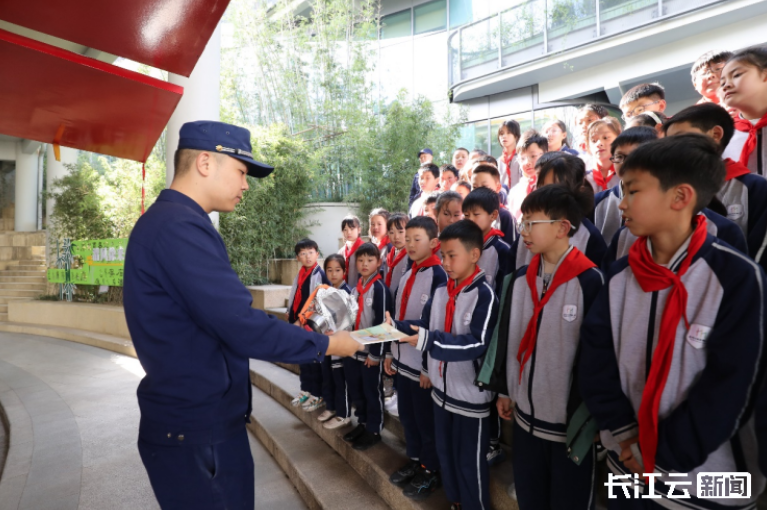 澴川学校大门图片