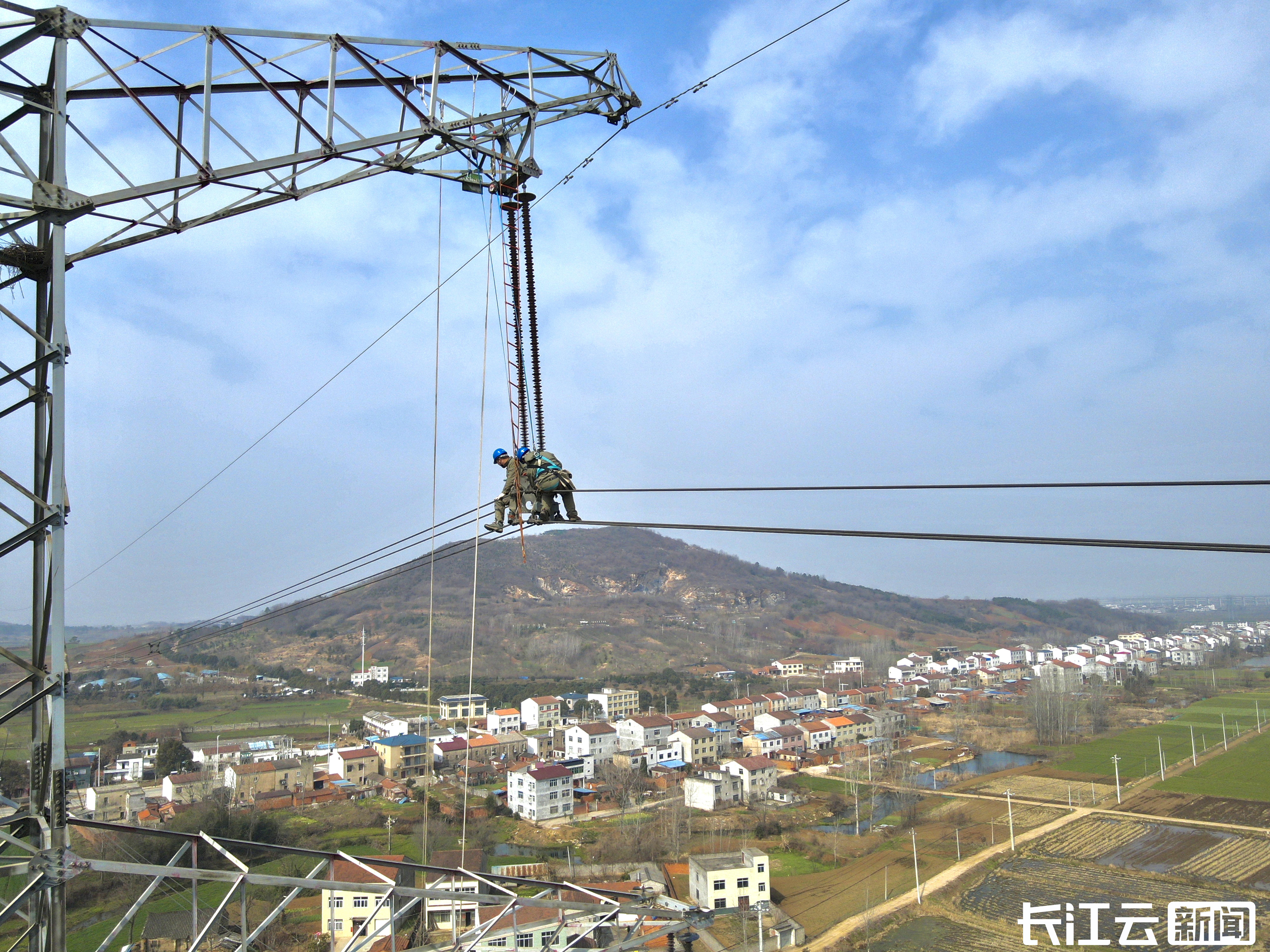 288小时奋战襄荆高铁6条500kv输电线路迁改工程圆满收官