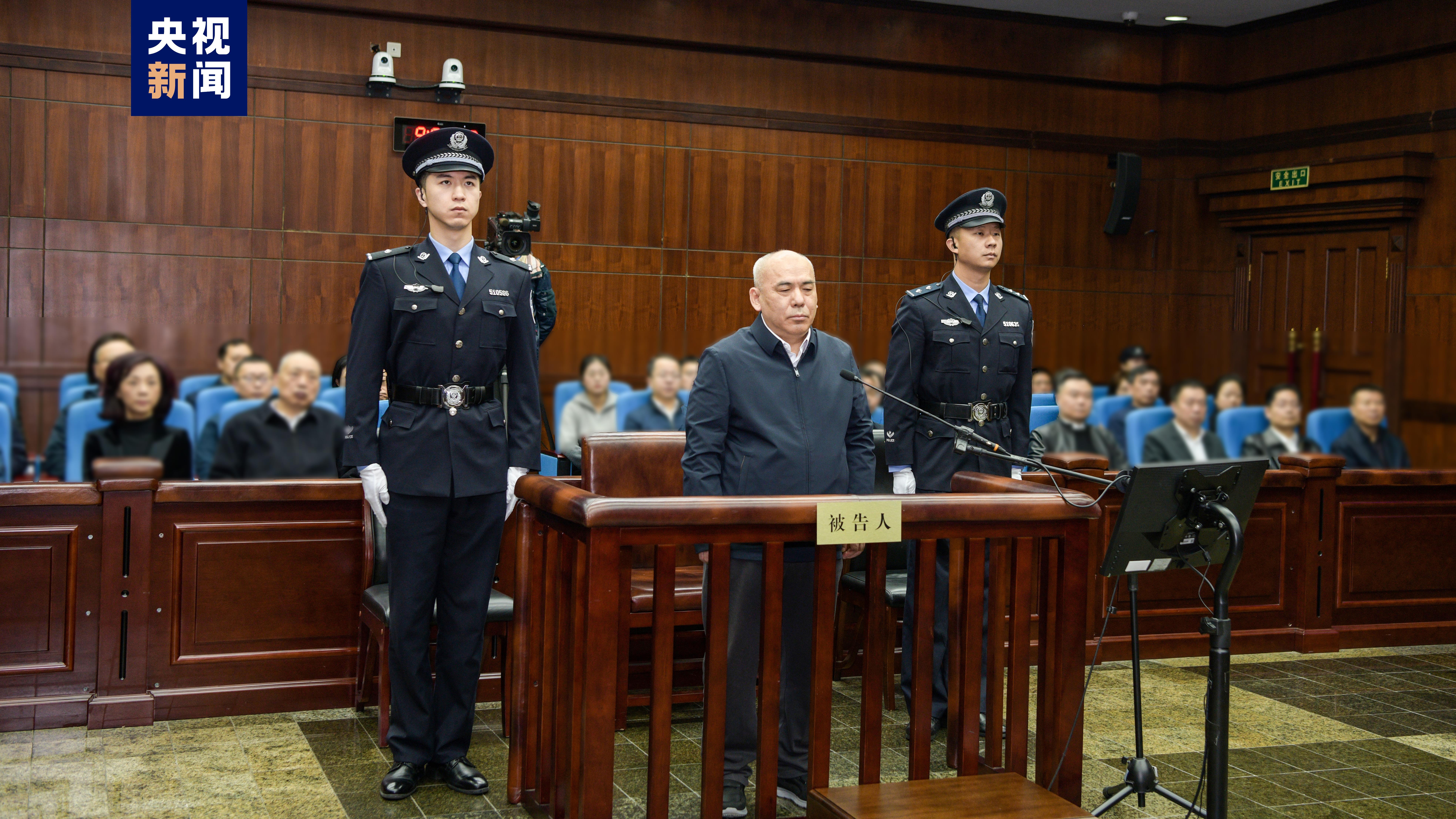 西藏自治区人大常委会原党组成员副主任纪国刚受贿国有公司人员滥用