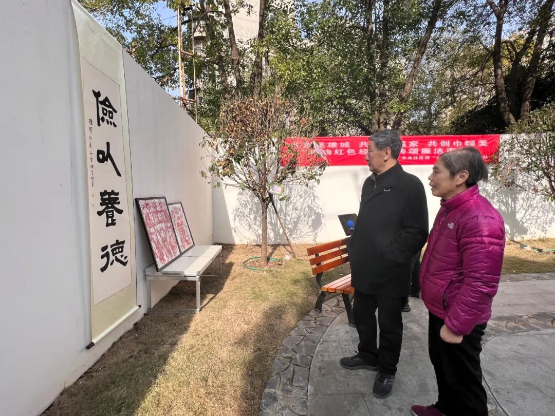 东龙社区举办迎三八巾帼志愿活动