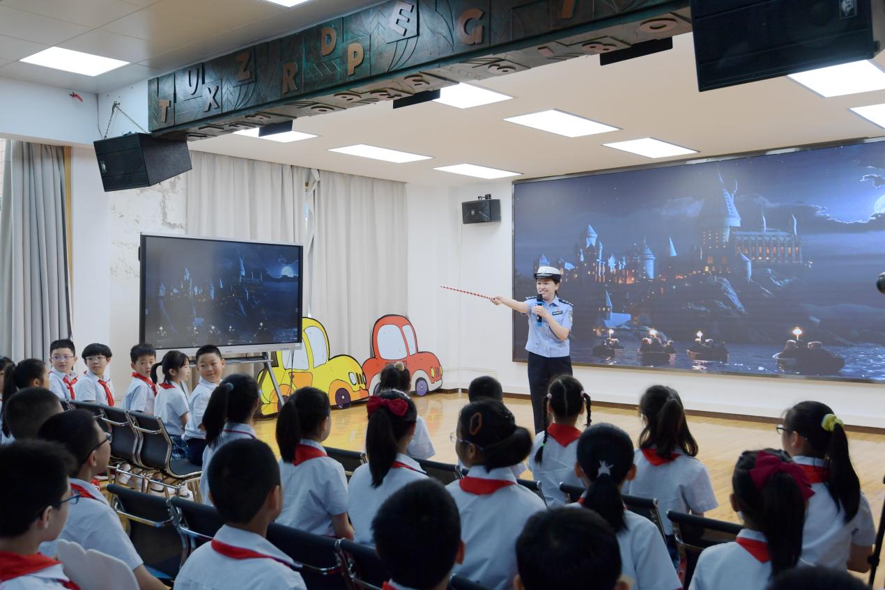 "走新"更"走心"!"丽斯交通课堂"为孩子们送上儿童节安全魔法大礼包