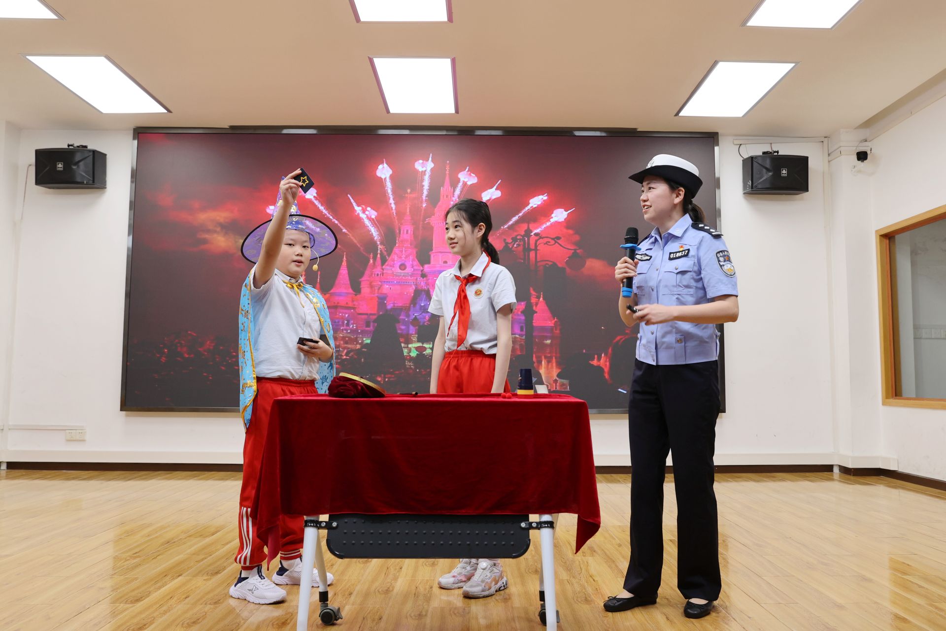 "走新"更"走心"!"丽斯交通课堂"为孩子们送上儿童节安全魔法大礼包