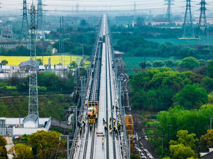 第一视点丨一步一步往前走 一项一项往前推——深入