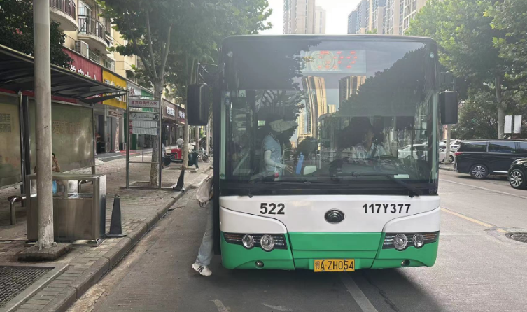 67"微调"线路走向  武汉公交"让路"助考