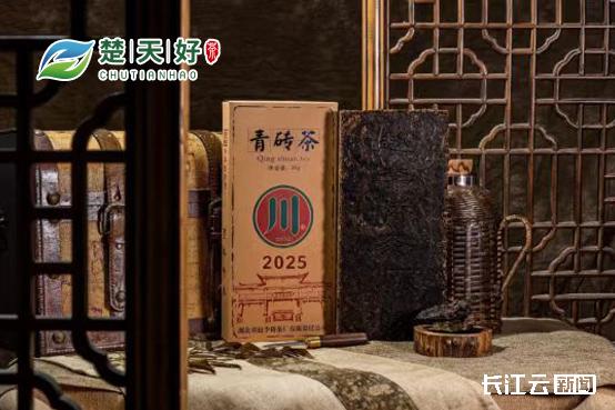 一块茶砖拍出500万 百年老茶香飘世界