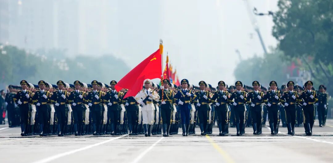 中国军人英勇无畏守护国家安全