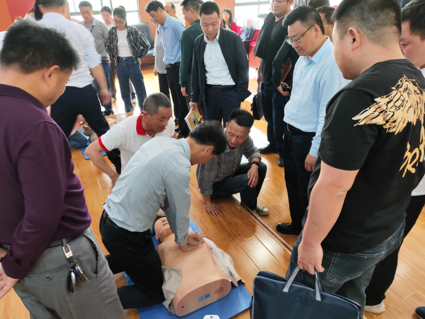 救在身边丨应急救护培训进党校