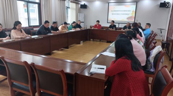 凤山镇财政所集中学习贯彻全县财政工作会议精神