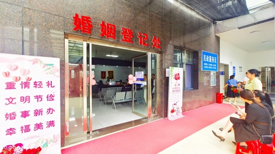 罗田县婚姻登记处：见证爱情誓言，倡导文明新风