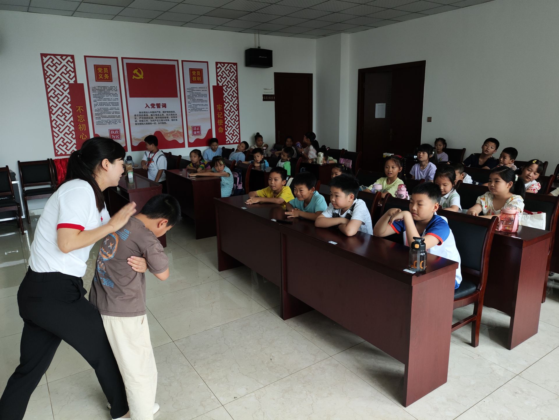 罗田县红十字会联合白龙井社区开展应急救护普及培训活动