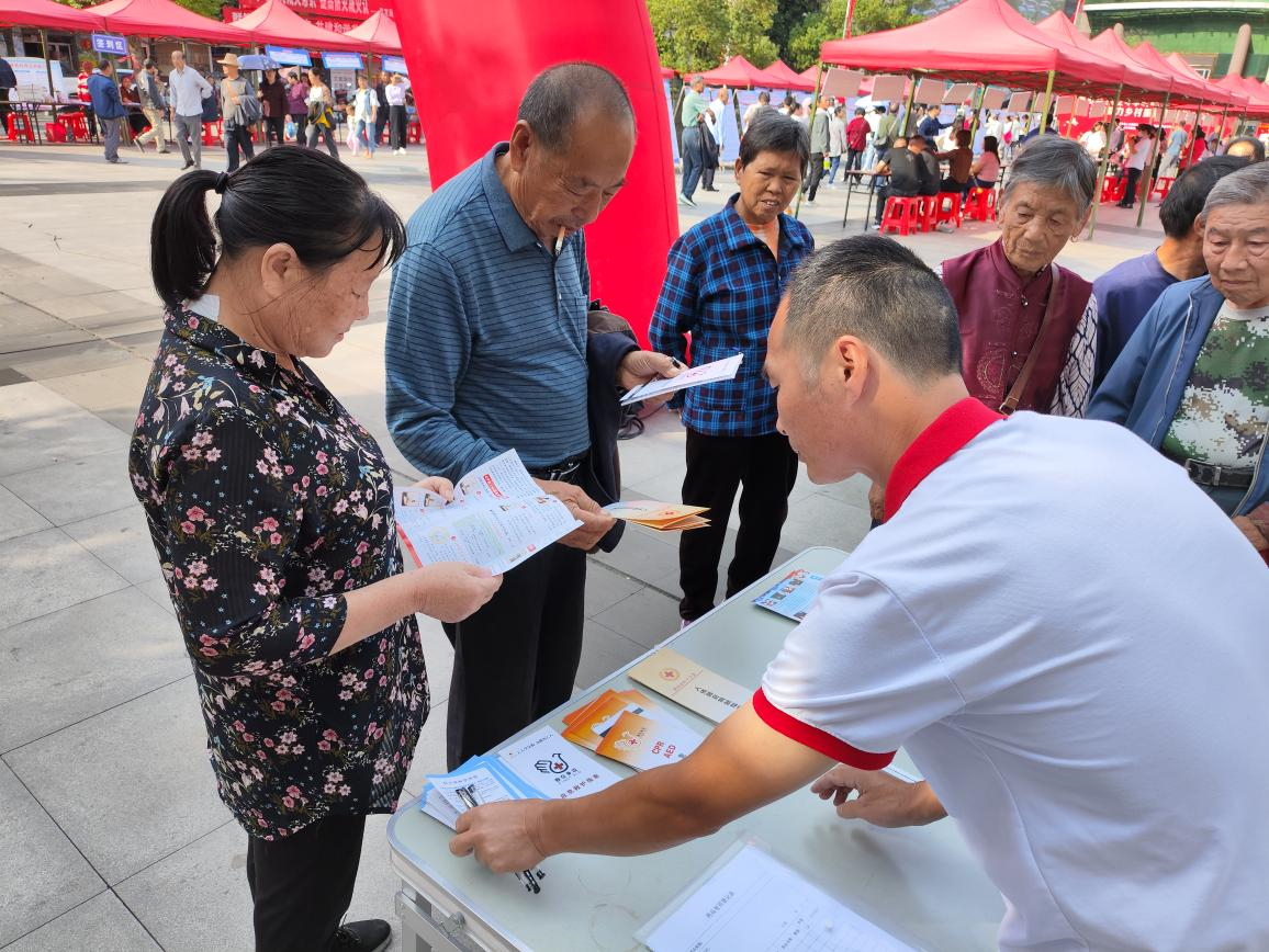 罗田县红十字会开展“国际减灾日”宣传活动