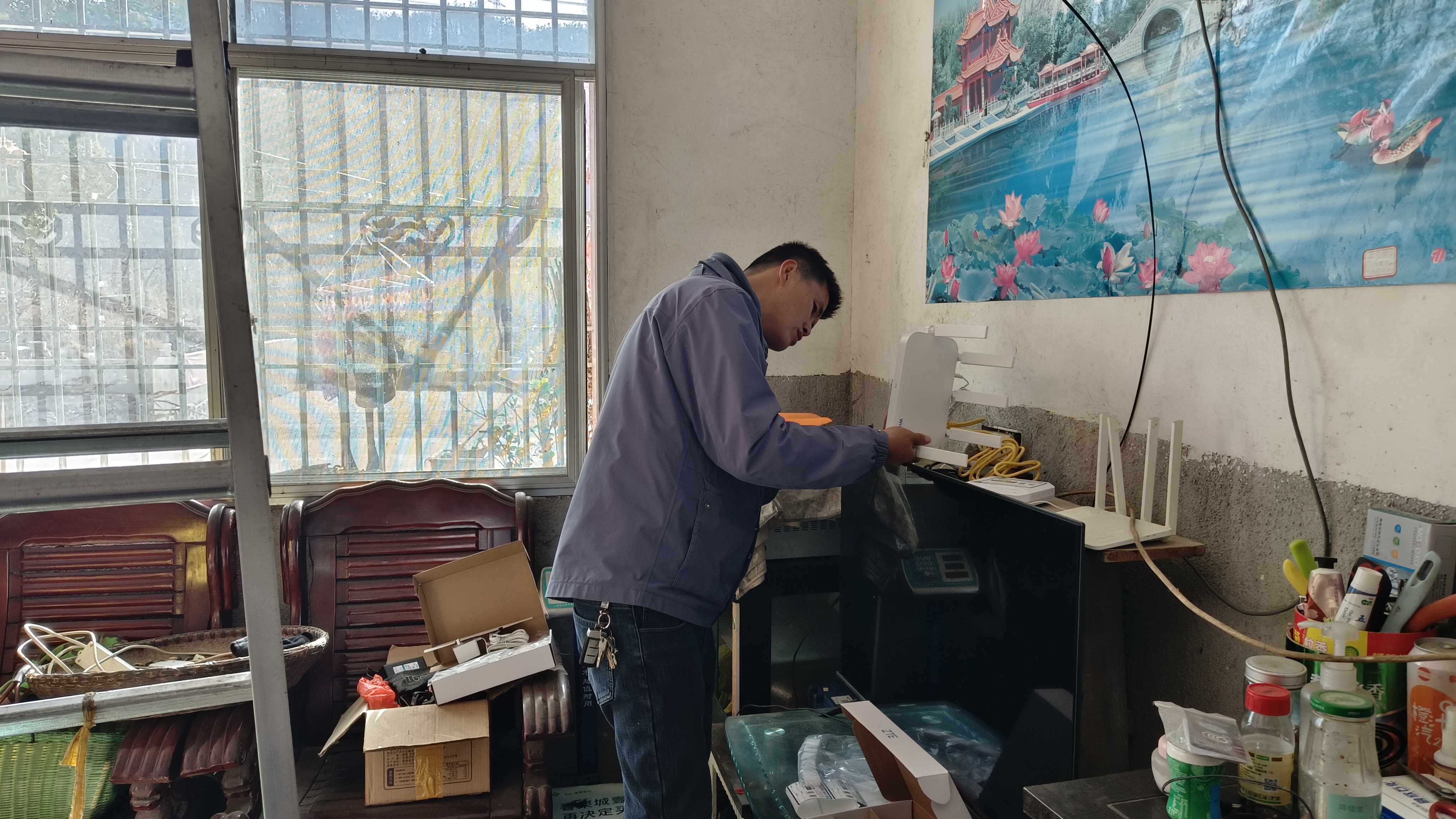 罗田北丰岔口垴村民看上了高清电视