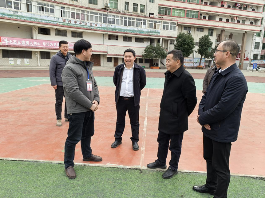 宋涤尘到实验中学胜利校区调研指导工作