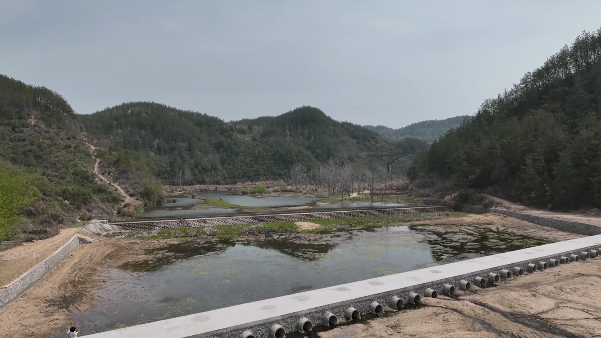 天马山村：治理一条河 方便沿线人