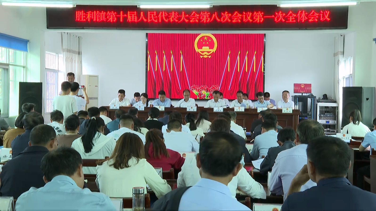 胜利镇第十届人民代表大会第八次会议举行