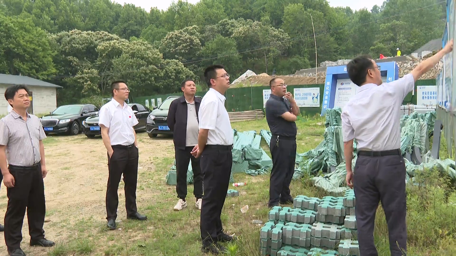 周黎调研城区重点项目推进工作