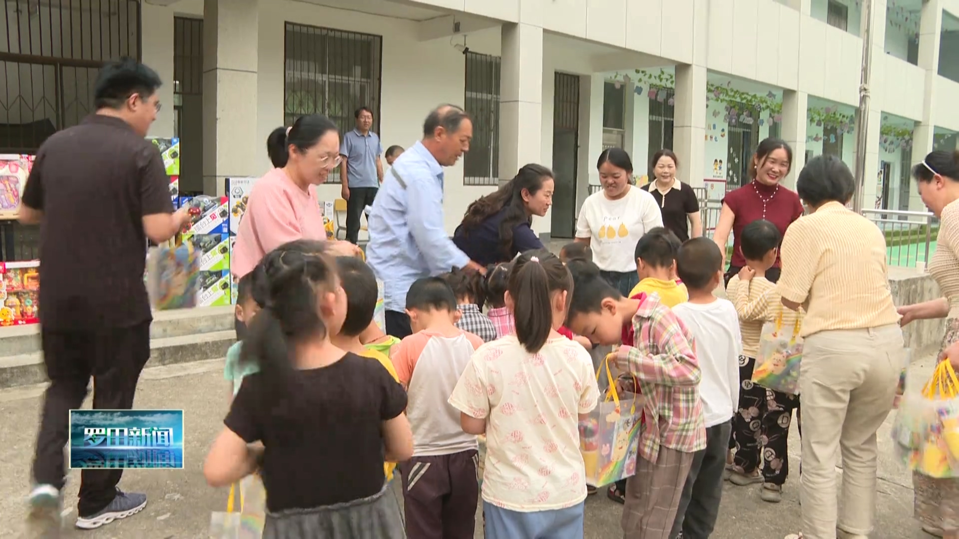 省国动办到罗田县开展“爱心妈妈”关爱活动