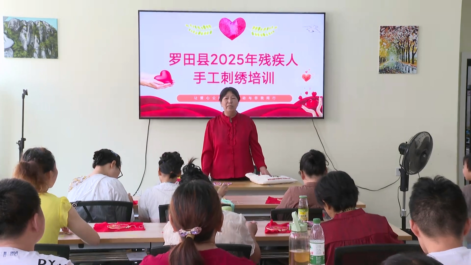 罗田县残联举办残疾人刺绣培训班