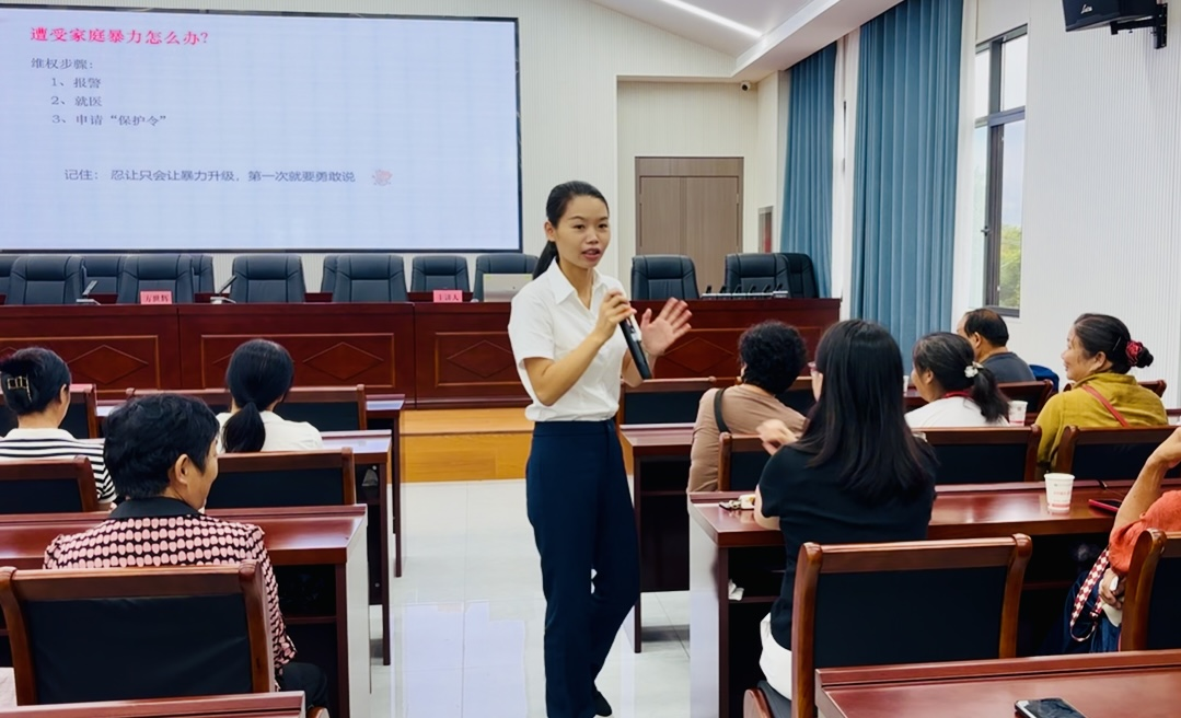 “法润东腔”润心田 法律护航留守妇女 ——白庙河镇举办留守妇女权益保护专题微讲座