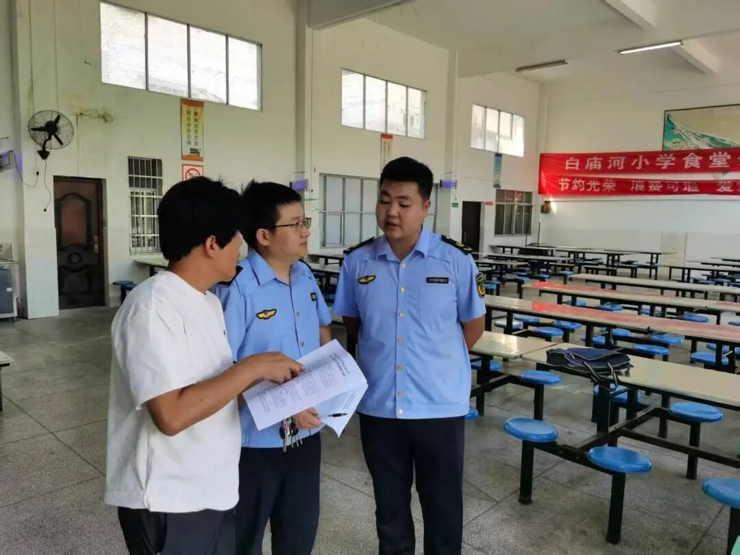 “法治副校长”护航校园安全 “法润东腔”润泽少年心田