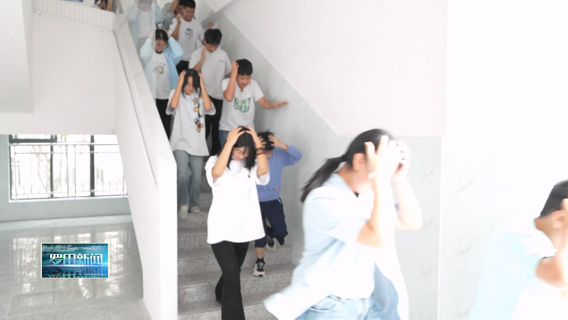 罗田县葆心中学开展防空消防综合应急演练