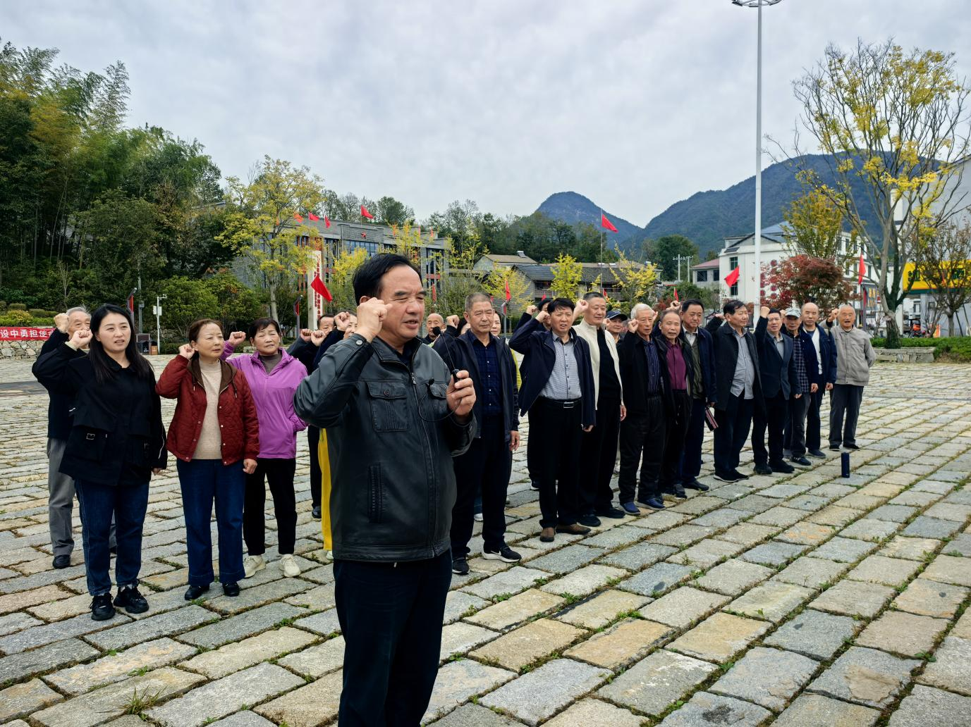 重阳敬老情  初心映霞红 ——罗田县政府办开展重阳节敬老系列活动