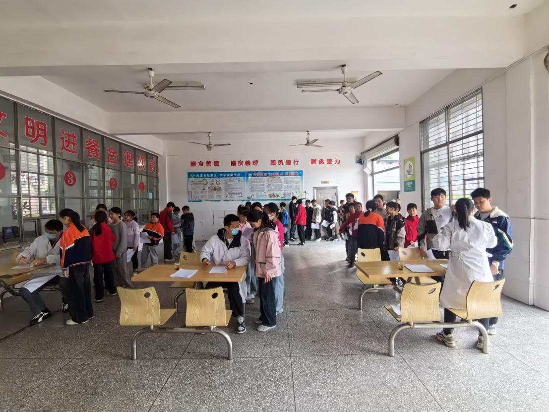 青年干部“以干代练” 把健康服务做到学生心坎里 ——罗田县丰衣坳小学匡河校区探索“干部素质提升年”融合