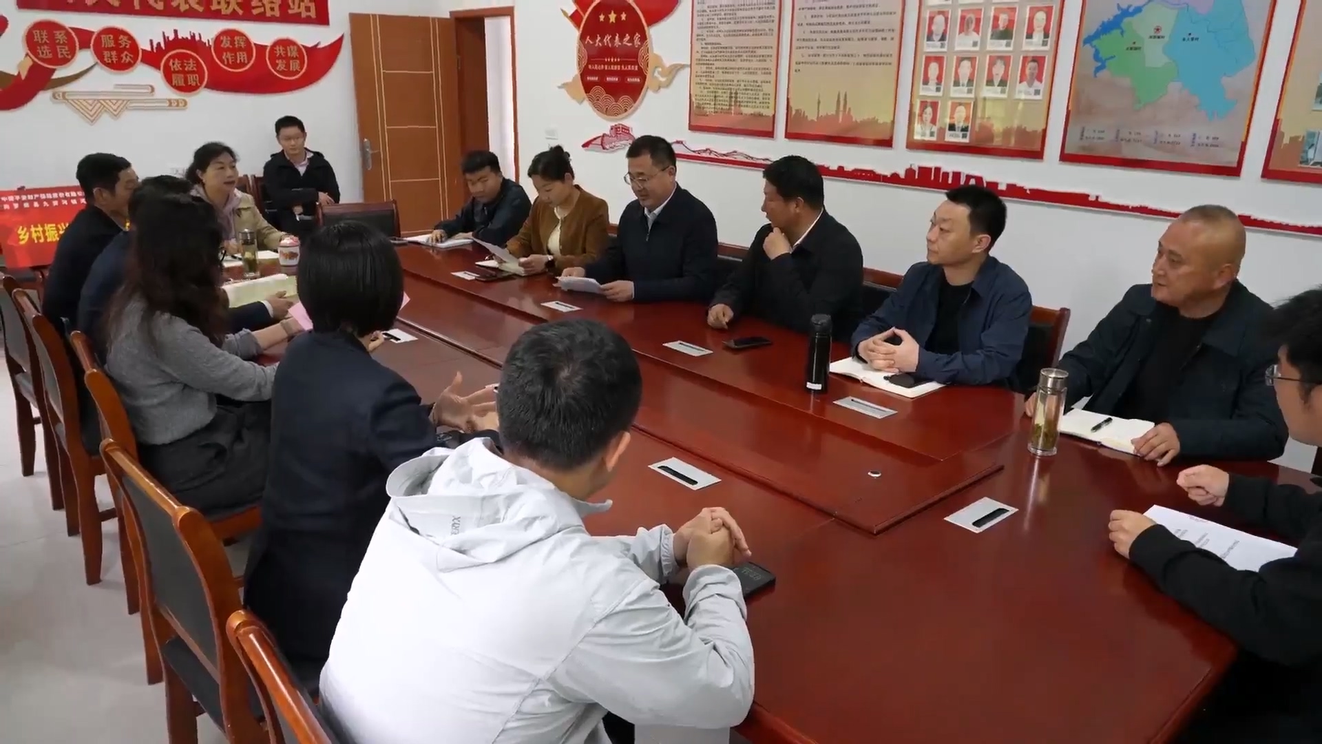 平安财险黄冈中心支公司党支部到河西畈村党支部开展乡村振兴帮扶活动