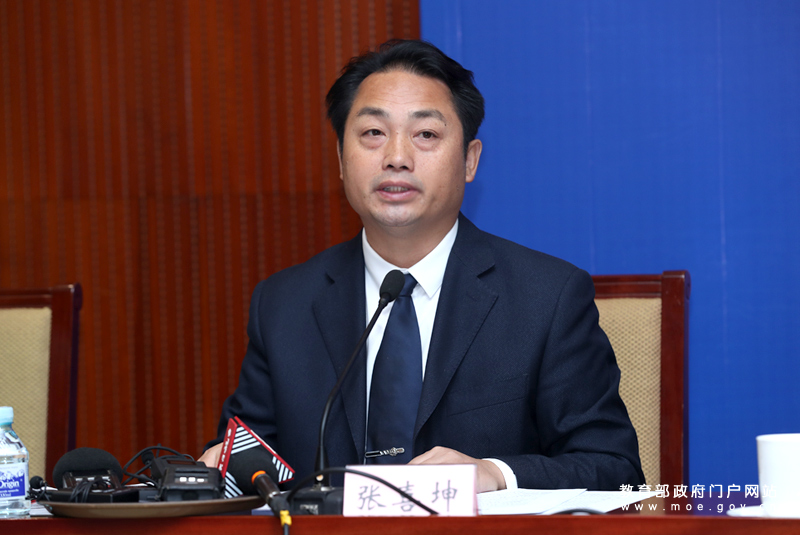 湖北日报红安县的教育局长缘何出现在教育部的新闻发布会上